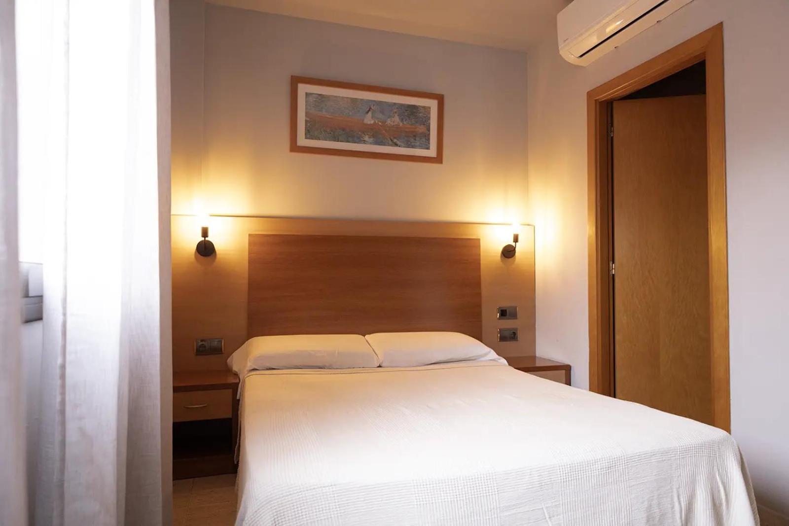 Hotel Sant Celoni Bagian luar foto
