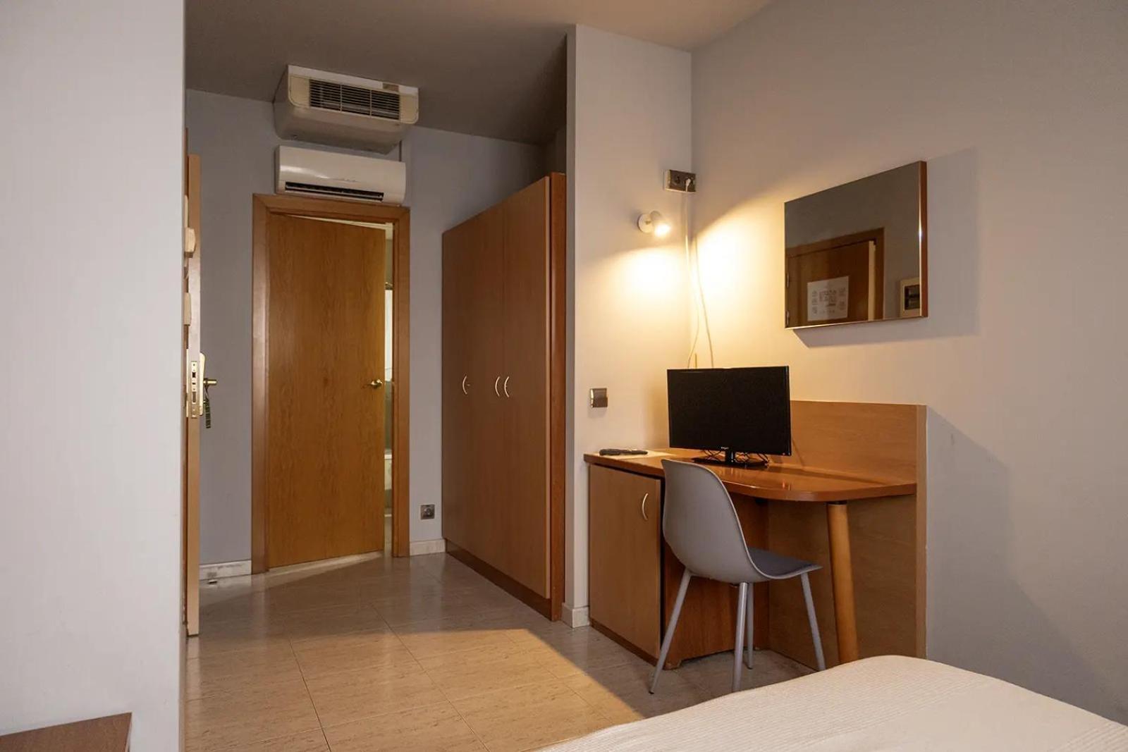 Hotel Sant Celoni Bagian luar foto